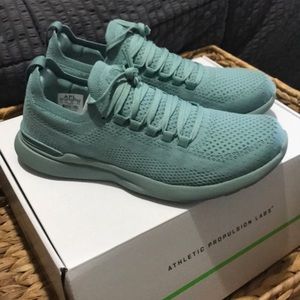 APL Breeze Women’s 6 NEW